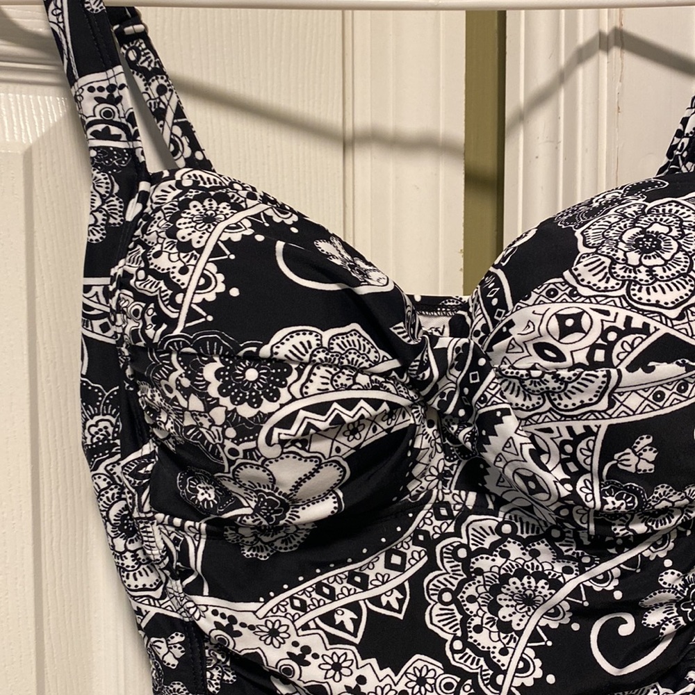 Beach Diva Tankini Bathing Suit Top - Picture 3 of 7